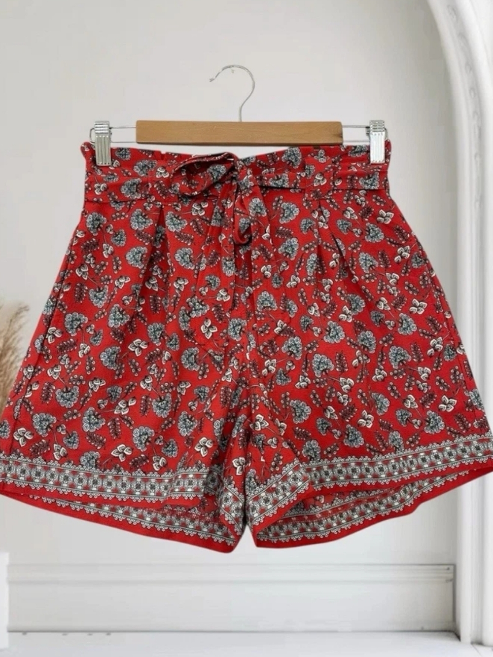 Max Studio Women's Red Floral Shorts With Elastic Waist And Self Belt. Sz M NWT